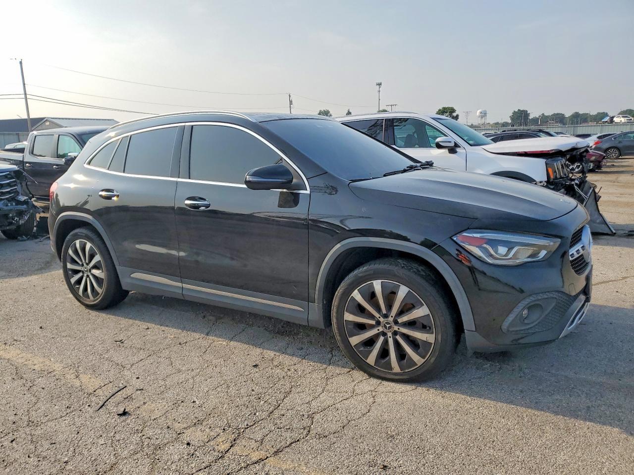 2021 MERCEDES-BENZ GLA 250 4MATIC — Фото 4 из 13
