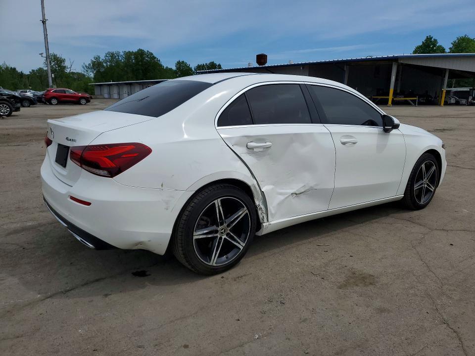 2021 MERCEDES-BENZ A 220 4MATIC — Фото 3 из 12
