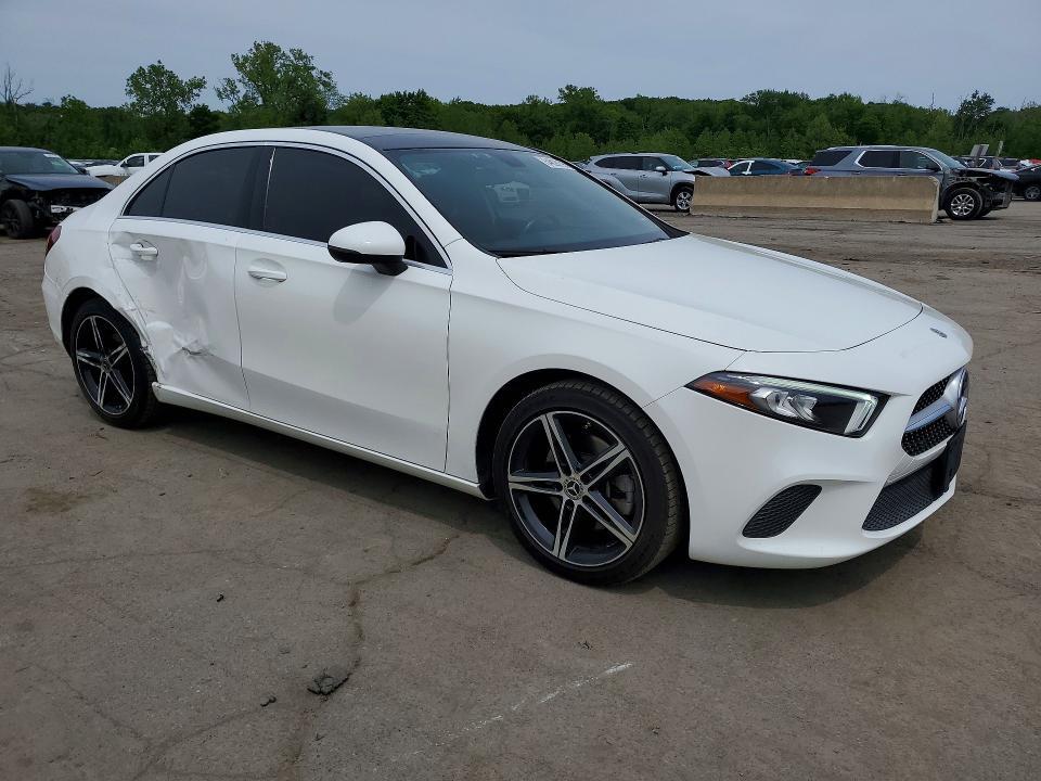 2021 MERCEDES-BENZ A 220 4MATIC — Фото 4 из 12