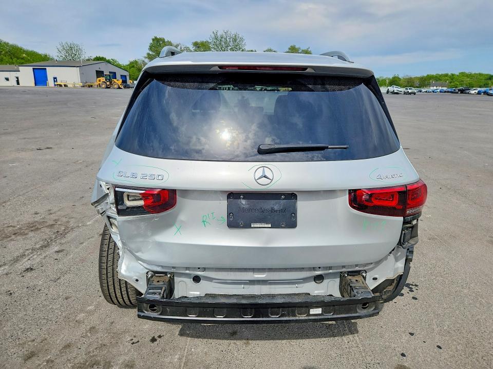 2021 MERCEDES-BENZ GLB 250 4MATIC — Фото 6 из 14