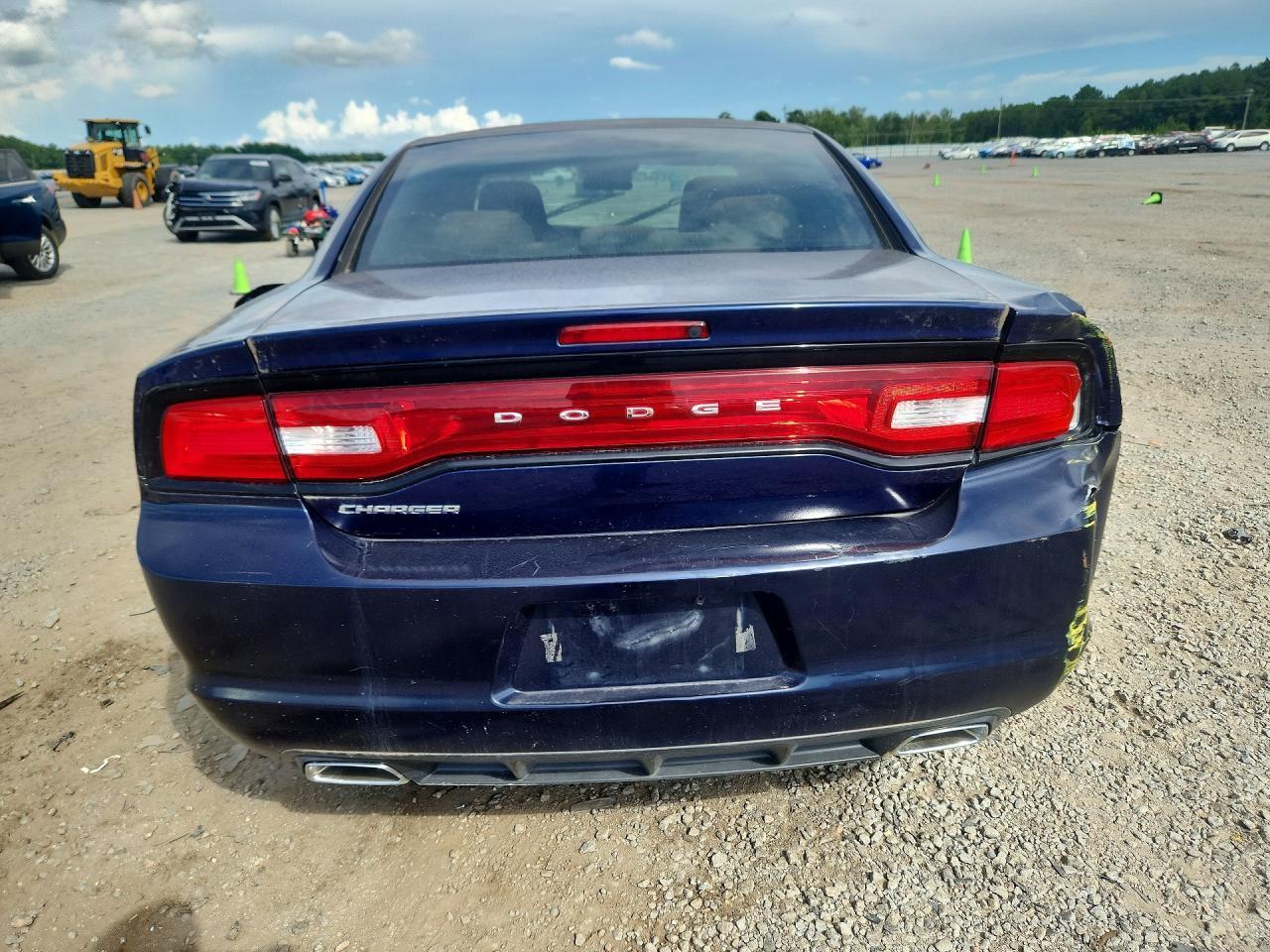 2013 DODGE CHARGER SE — Фото 6 из 12
