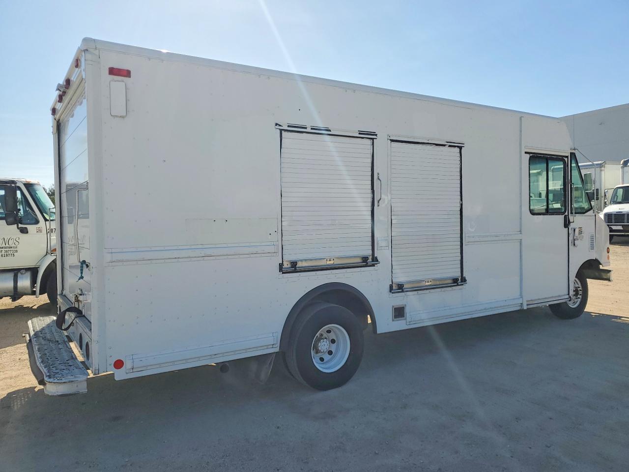 2003 FORD F-59 STEP VAN - RUN & DRIVE - CLN TITLE - PRI FLEET — Фото 3 из 13