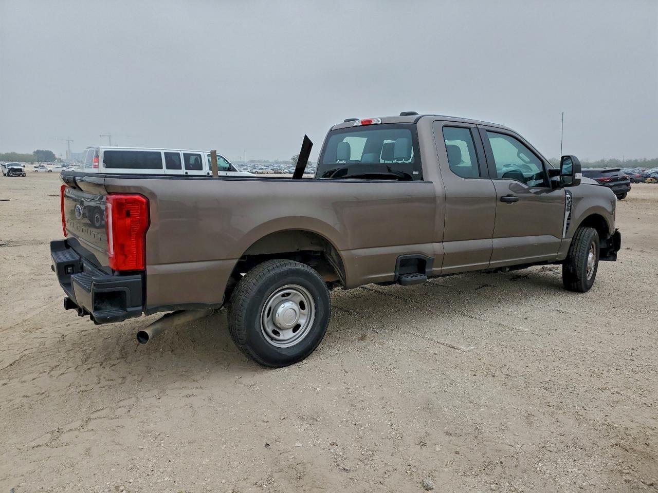 2023 FORD F350 XL RWD 6.8L V-8 LONG BOX — Фото 3 из 12