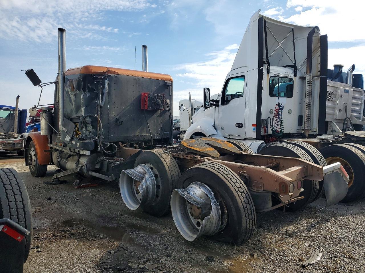 1995 FREIGHTLINER CONVENTIONAL FLD120 — Фото 3 из 10