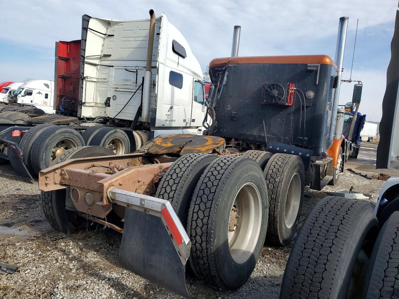 1995 FREIGHTLINER CONVENTIONAL FLD120 — Фото 4 из 10