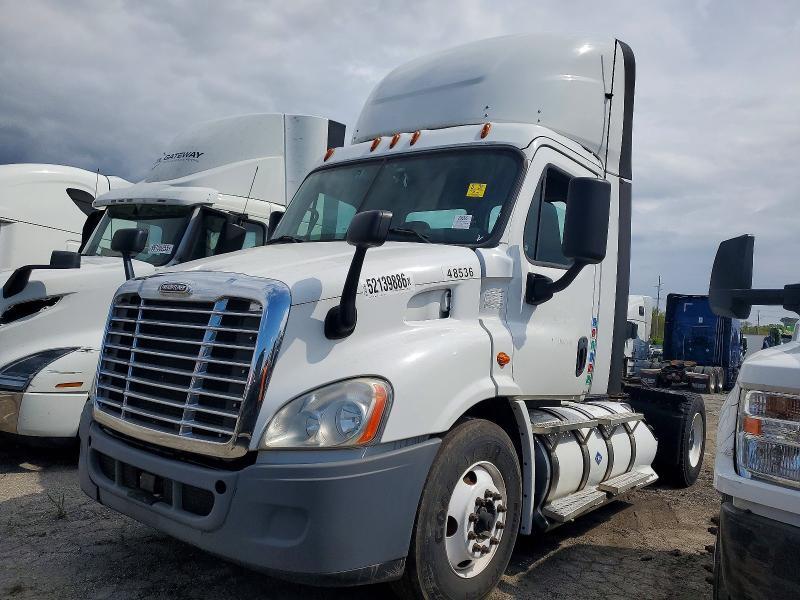 2018 FREIGHTLINER CASCADIA 113 SEMI TRUCK — Фото 2 из 10