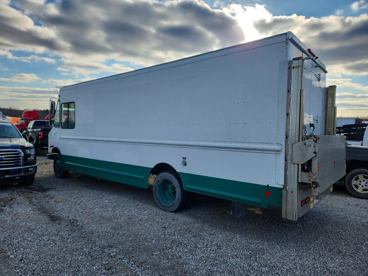 4UZAC2DV1ECFV2043 2015 FREIGHTLINER MT45 photo no. 2