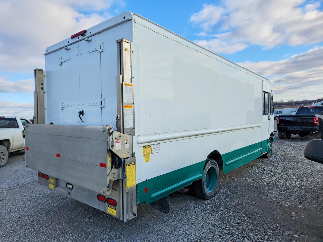 4UZAC2DV1ECFV2043 2015 FREIGHTLINER MT45 photo no. 3