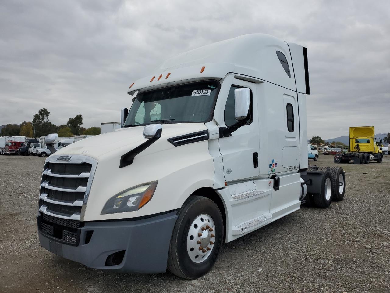 2021 FREIGHTLINER CASCADIA — Фото 2 из 10