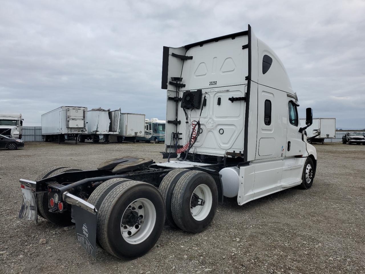 2021 FREIGHTLINER CASCADIA — Фото 4 из 10