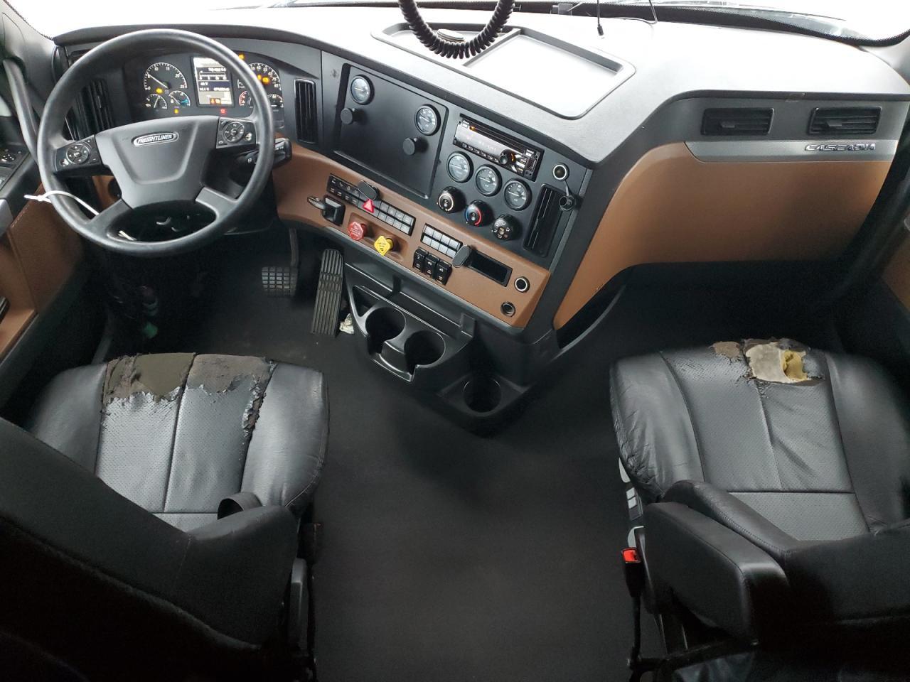 2021 FREIGHTLINER CASCADIA — Фото 9 из 10