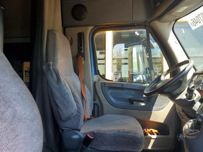 2017 FREIGHTLINER CASCADIA 125" SLEEPER CAB SEMI TRUCK — Фото 5 из 10