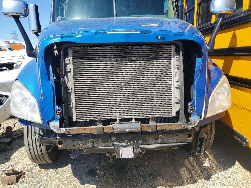 2017 FREIGHTLINER CASCADIA 125" SLEEPER CAB SEMI TRUCK — Фото 9 из 10
