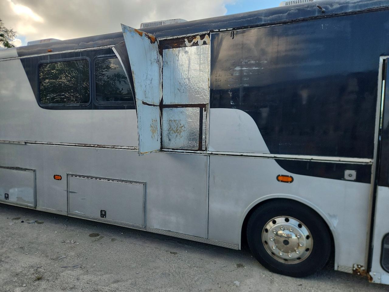 2006 FREIGHTLINER CHASSIS M LINE LIMO BUS — Фото 9 из 10