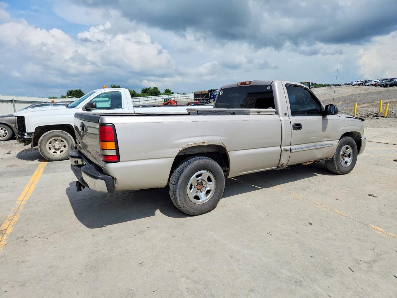 2004 GMC NEW SIERRA C1500 — Фото 3 из 13