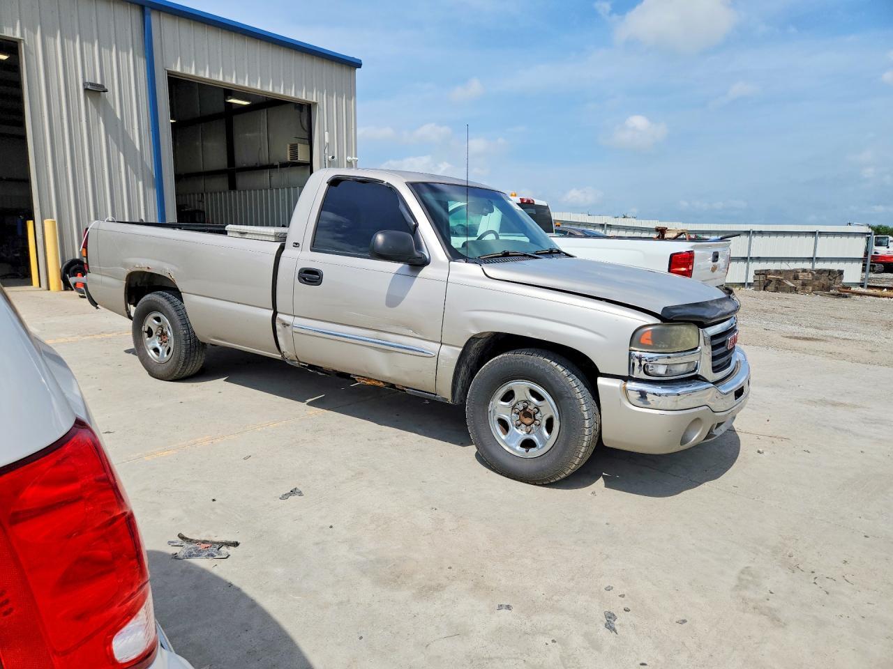 2004 GMC NEW SIERRA C1500 — Фото 4 из 13