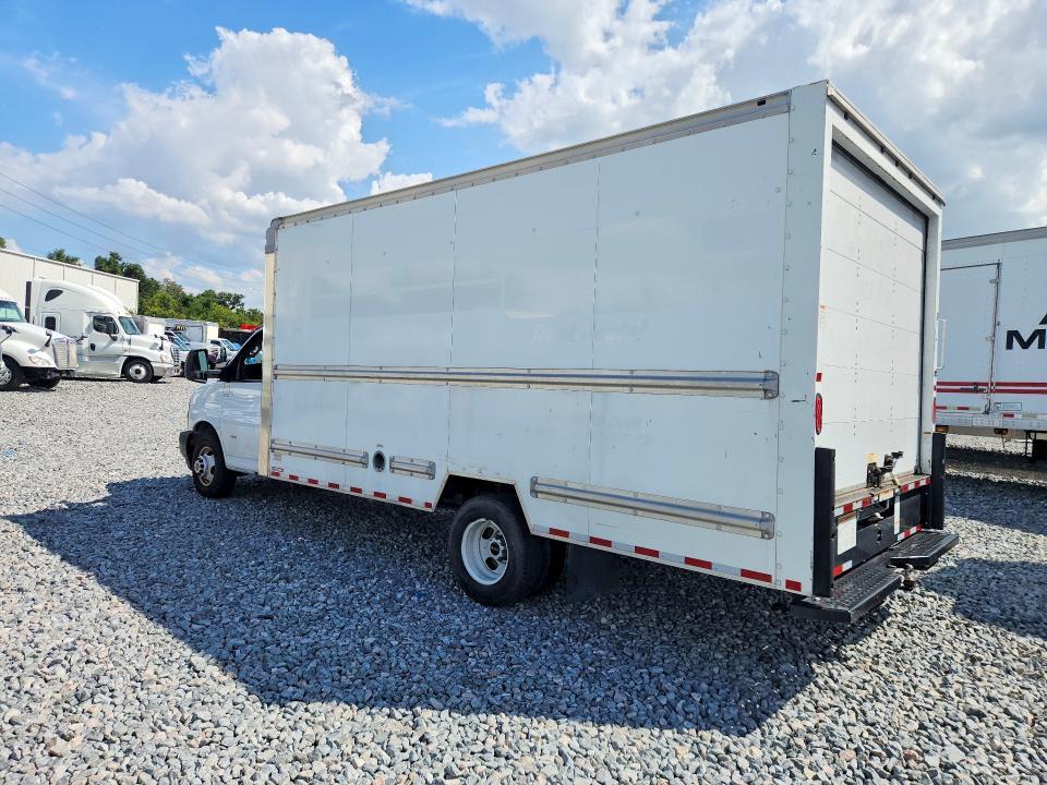 2018 GMC SAVANA BOX TRUCK — Фото 2 из 13