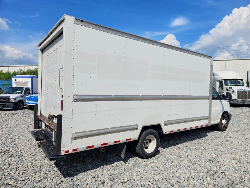 2018 GMC SAVANA BOX TRUCK — Фото 3 из 13