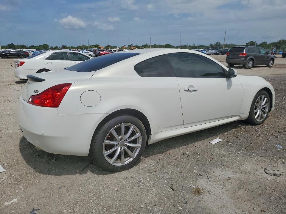 2013 INFINITI G37 COUPE X — Фото 3 из 12
