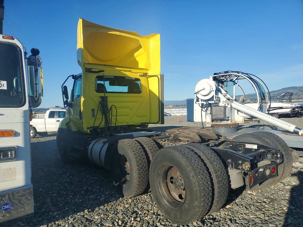 2018 INTERNATIONAL RH613 SEMI TRUCK — Фото 3 из 10
