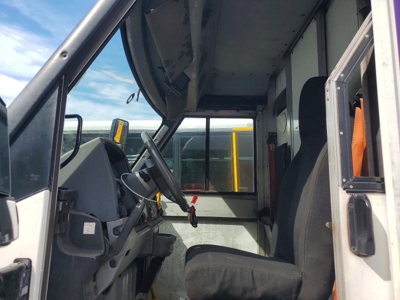 2013 ISUZU NPR HD STEP VAN — Фото 7 из 13