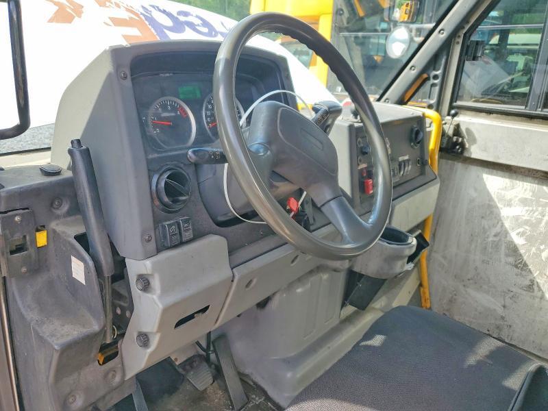 2013 ISUZU NPR HD STEP VAN — Фото 8 из 13