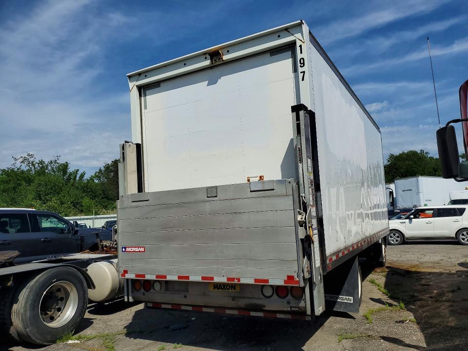 2019 ISUZU NPR HD  BOX TRUCK BOX TRUCK — Фото 3 из 12