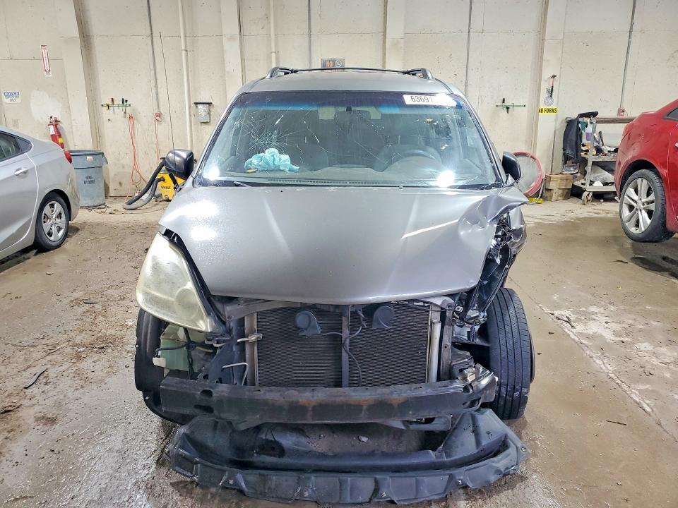2004 TOYOTA SIENNA LE 7 PASSENGER — Фото 5 из 14