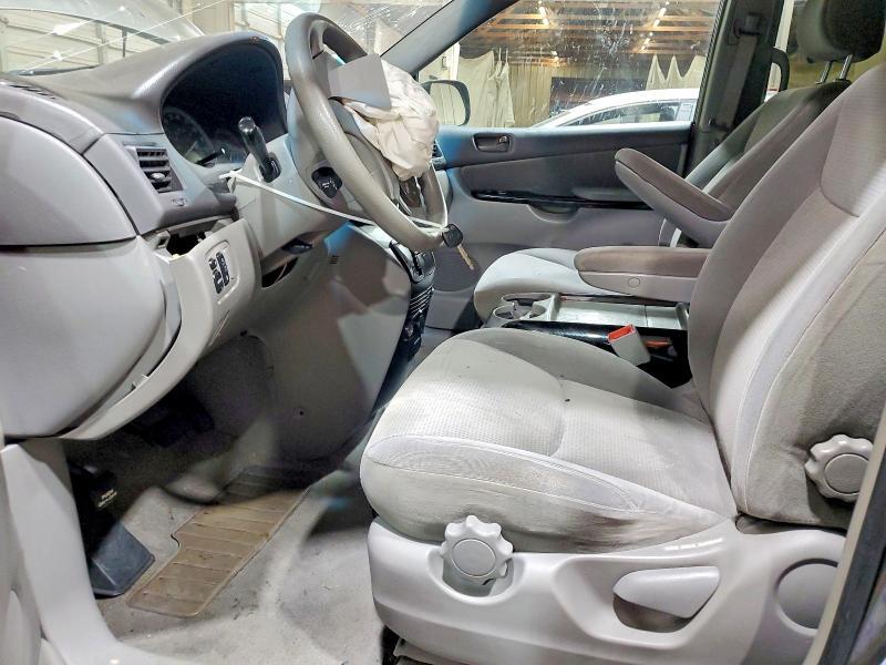 2004 TOYOTA SIENNA LE 7 PASSENGER — Фото 7 из 14