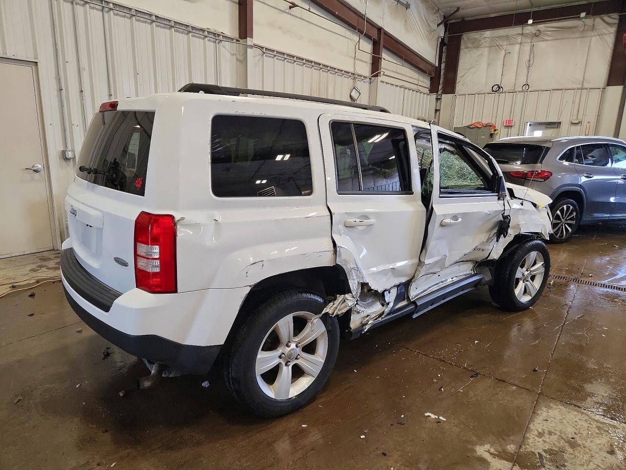 2015 JEEP PATRIOT LATITUDE — Фото 3 из 14