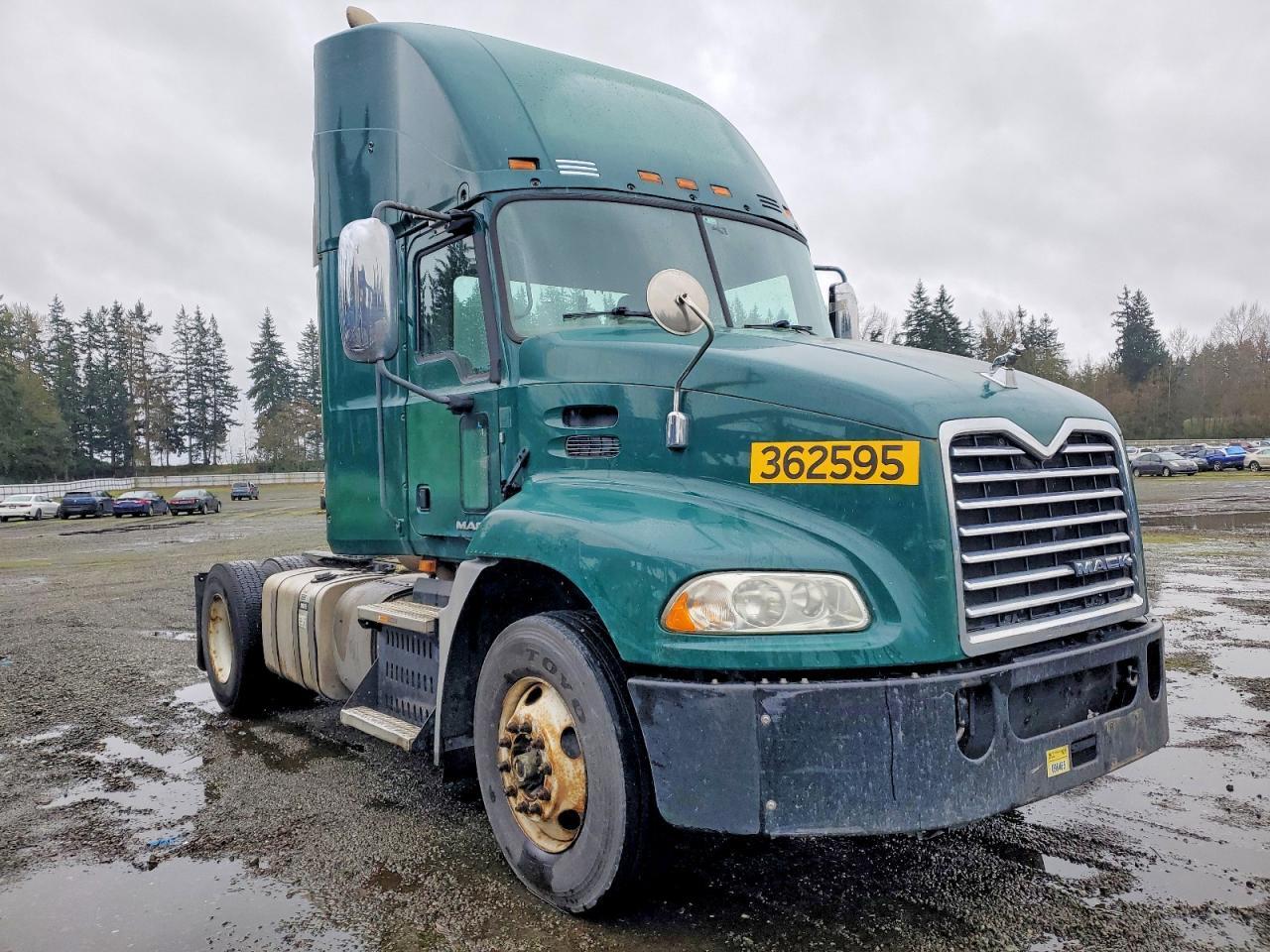 2017 MACK CXU612 SEMI TRUCK