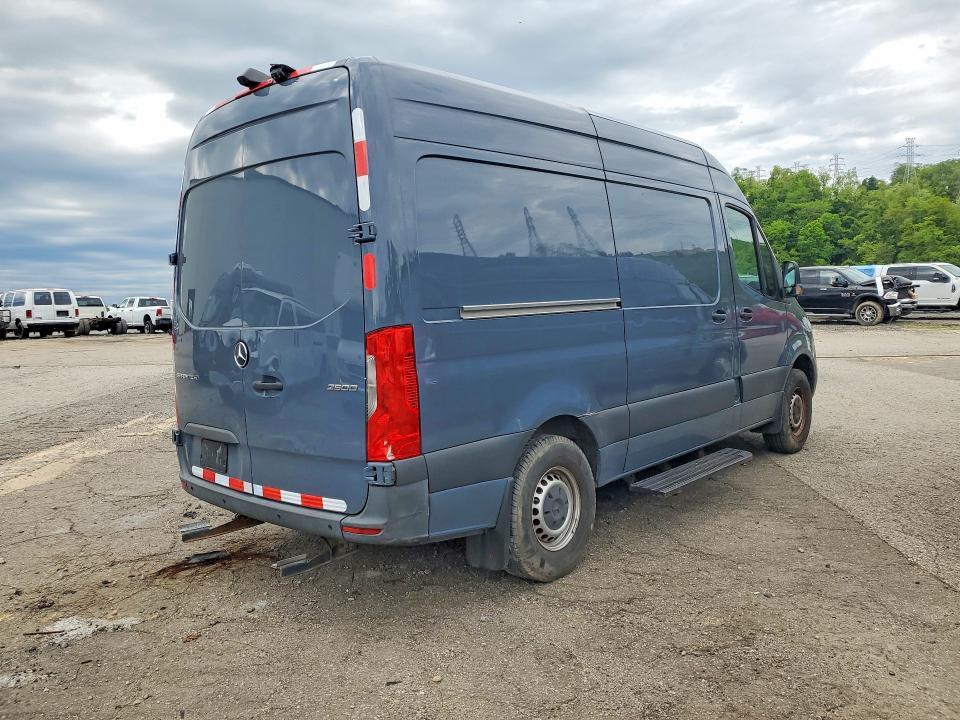 2019 MERCEDES BENZ SPRINTER 2500 DELIVERY VAN — Фото 3 из 13