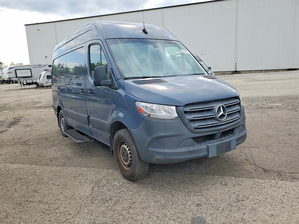 2019 MERCEDES BENZ SPRINTER 2500 DELIVERY VAN — Фото 4 из 13