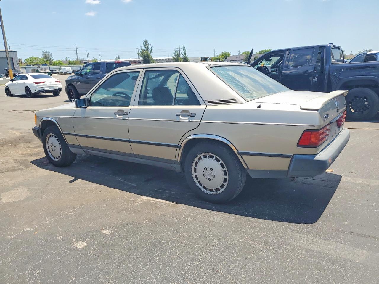1988 MERCEDES BENZ 190 E 2.3 — Фото 2 из 12