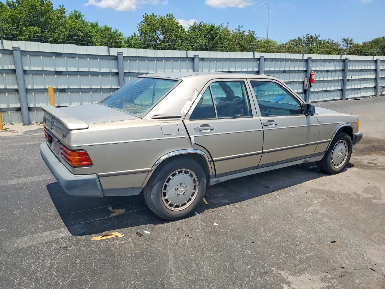 1988 MERCEDES BENZ 190 E 2.3 — Фото 3 из 12