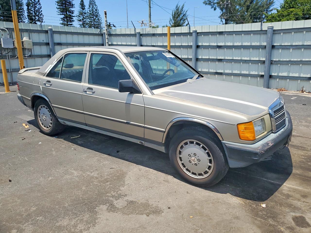 1988 MERCEDES BENZ 190 E 2.3 — Фото 4 из 12
