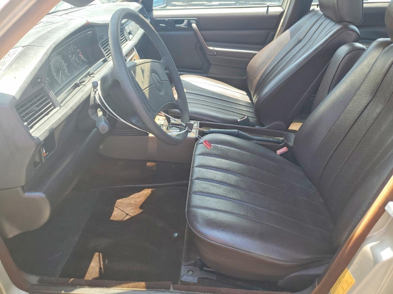 1988 MERCEDES BENZ 190 E 2.3 — Фото 7 из 12
