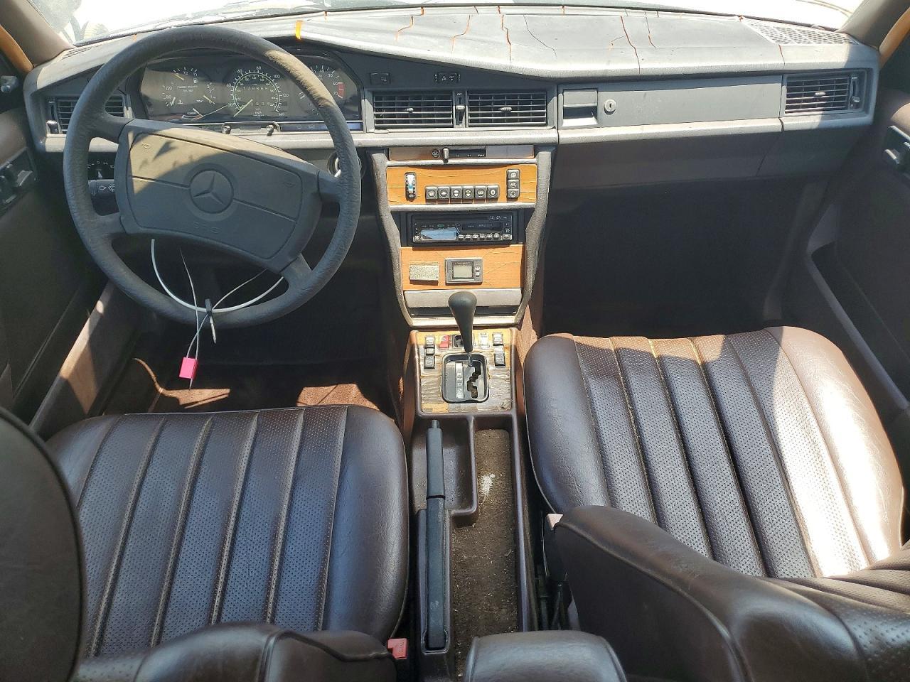 1988 MERCEDES BENZ 190 E 2.3 — Фото 8 из 12