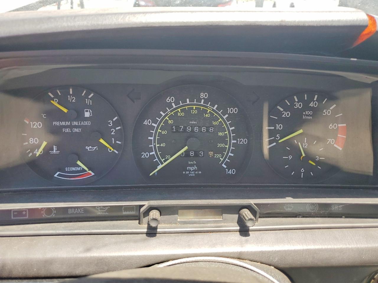 1988 MERCEDES BENZ 190 E 2.3 — Фото 9 из 12