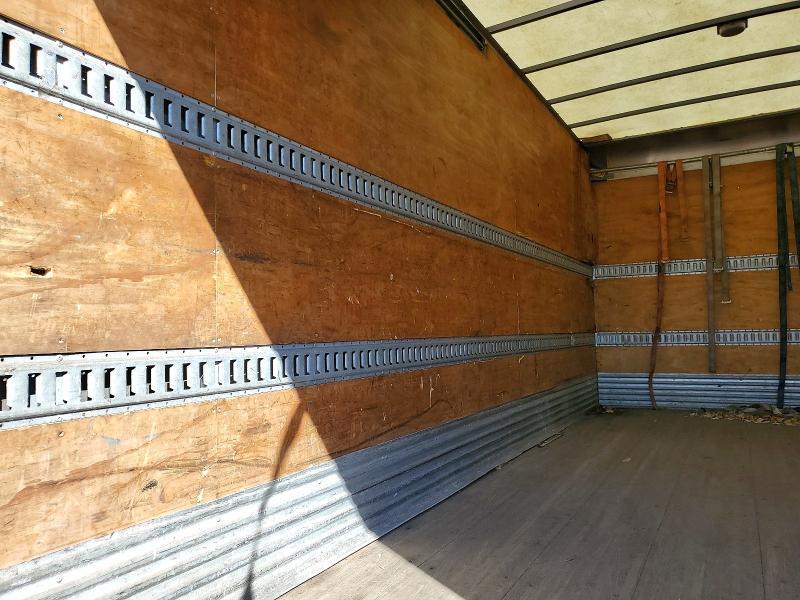 2014 MITSUBISHI FUSO BOX TRUCK — Фото 11 из 13