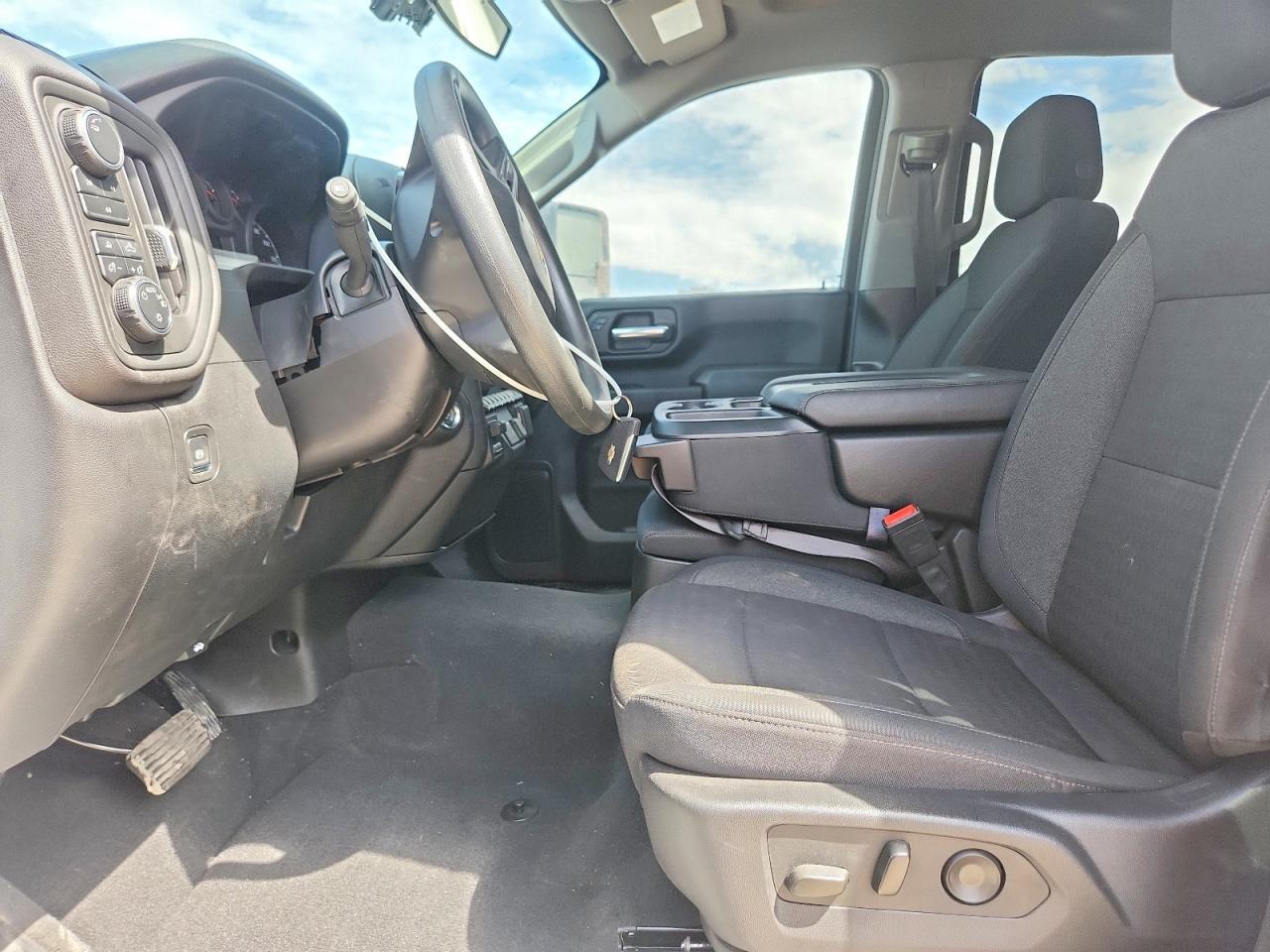2025 CHEVROLET SILVERADO K2500 CUSTOM — Фото 7 из 12