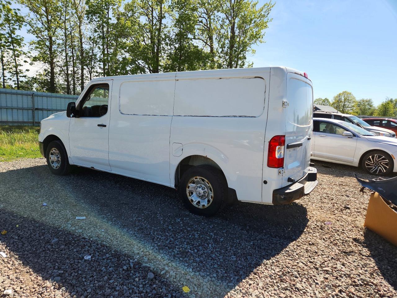 2017 NISSAN NV 2500 HD SV — Фото 2 из 13