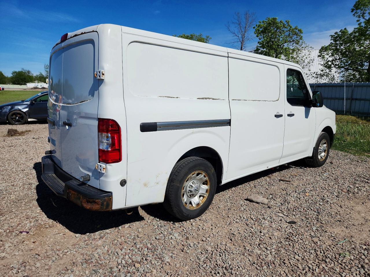 2017 NISSAN NV 2500 HD SV — Фото 3 из 13