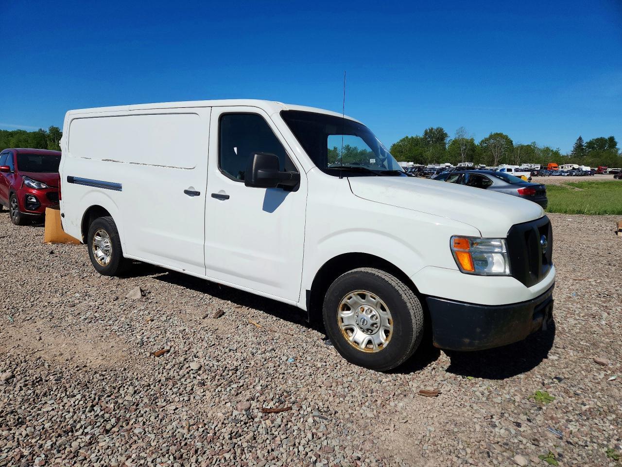 2017 NISSAN NV 2500 HD SV — Фото 4 из 13