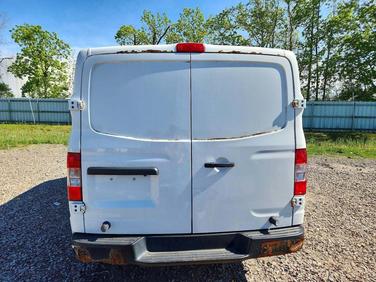 2017 NISSAN NV 2500 HD SV — Фото 6 из 13