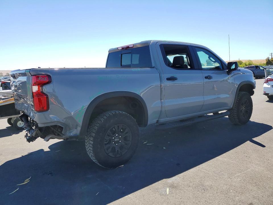 2025 CHEVROLET SILVERADO K1500 ZR2 — Фото 3 из 13