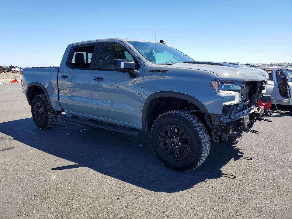 2025 CHEVROLET SILVERADO K1500 ZR2 — Фото 4 из 13