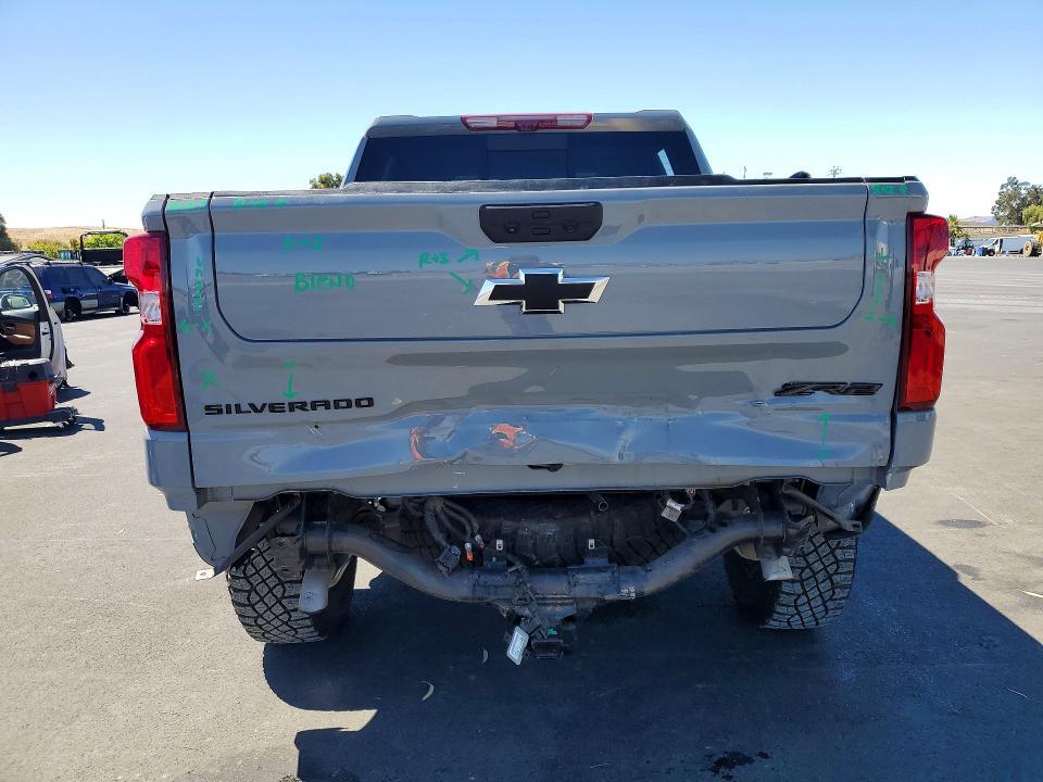 2025 CHEVROLET SILVERADO K1500 ZR2 — Фото 6 из 13