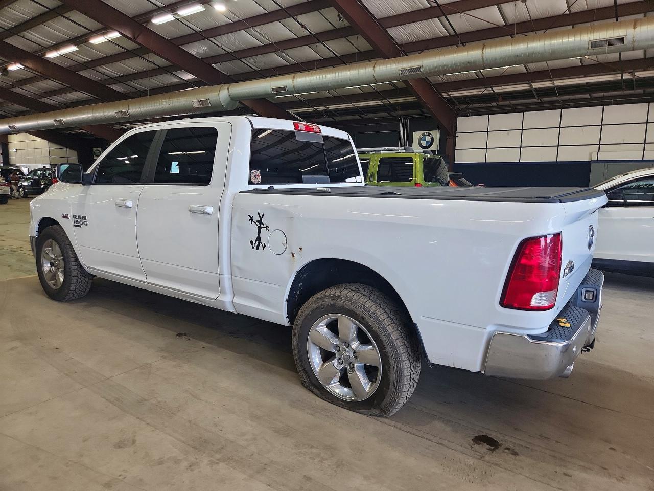 2019 RAM 1500 CLASSIC SLT — Фото 2 из 12