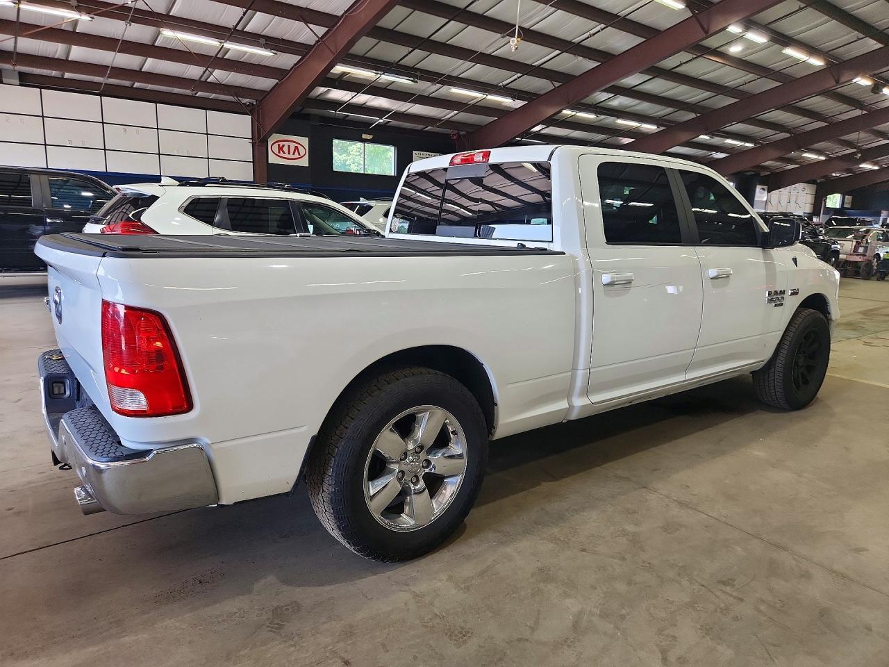 2019 RAM 1500 CLASSIC SLT — Фото 3 из 12